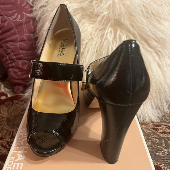Michael Kors Black Patent Leather Block Heel Peep Toe Mary Jane . Size 7 - Picture 6 of 16